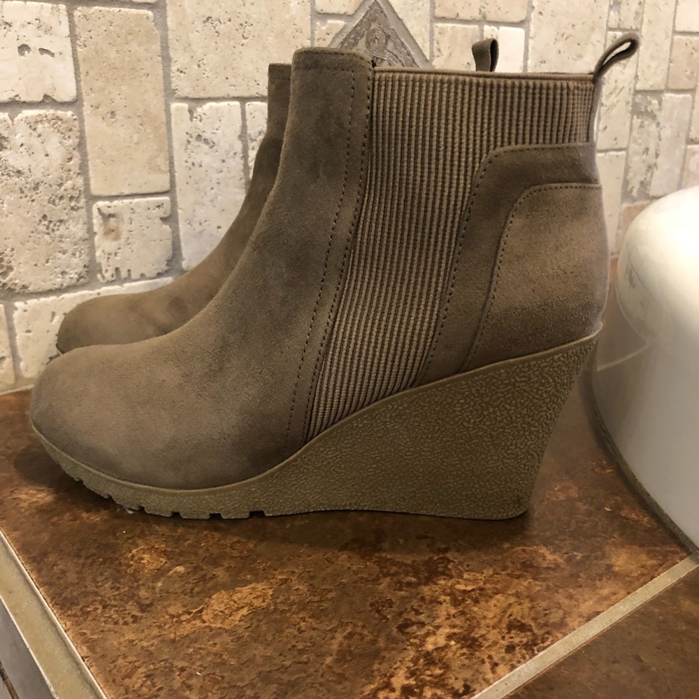 MIA suede wedge Chelsea ankle boot